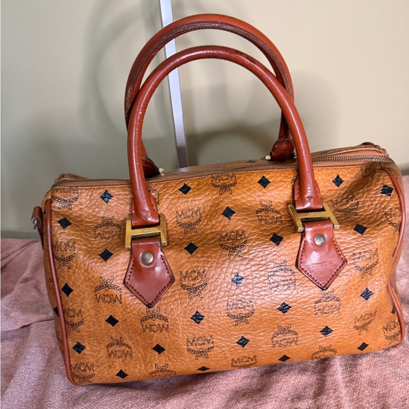 Vintage MCM Boston bag in Cognac. - Picture 7 of 16
